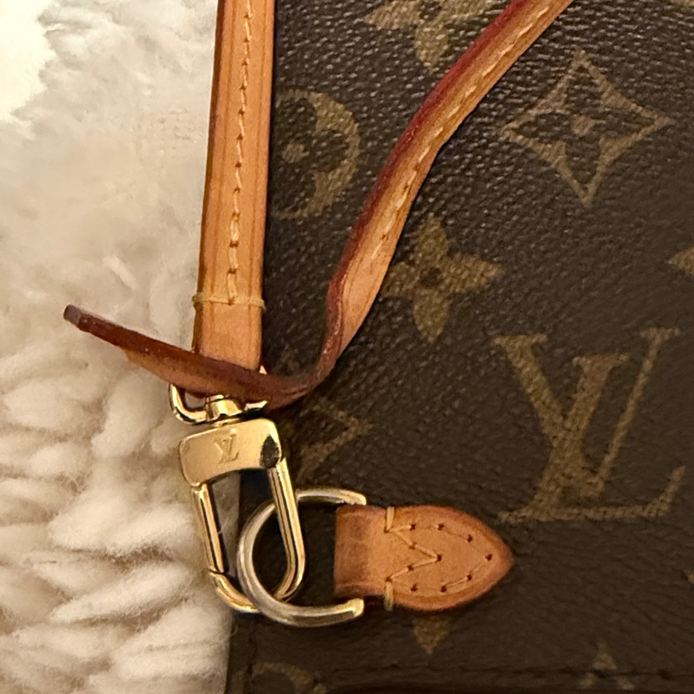 Authentic Louis Vuitton Brown Monogram Clutch - Picture 8 of 8